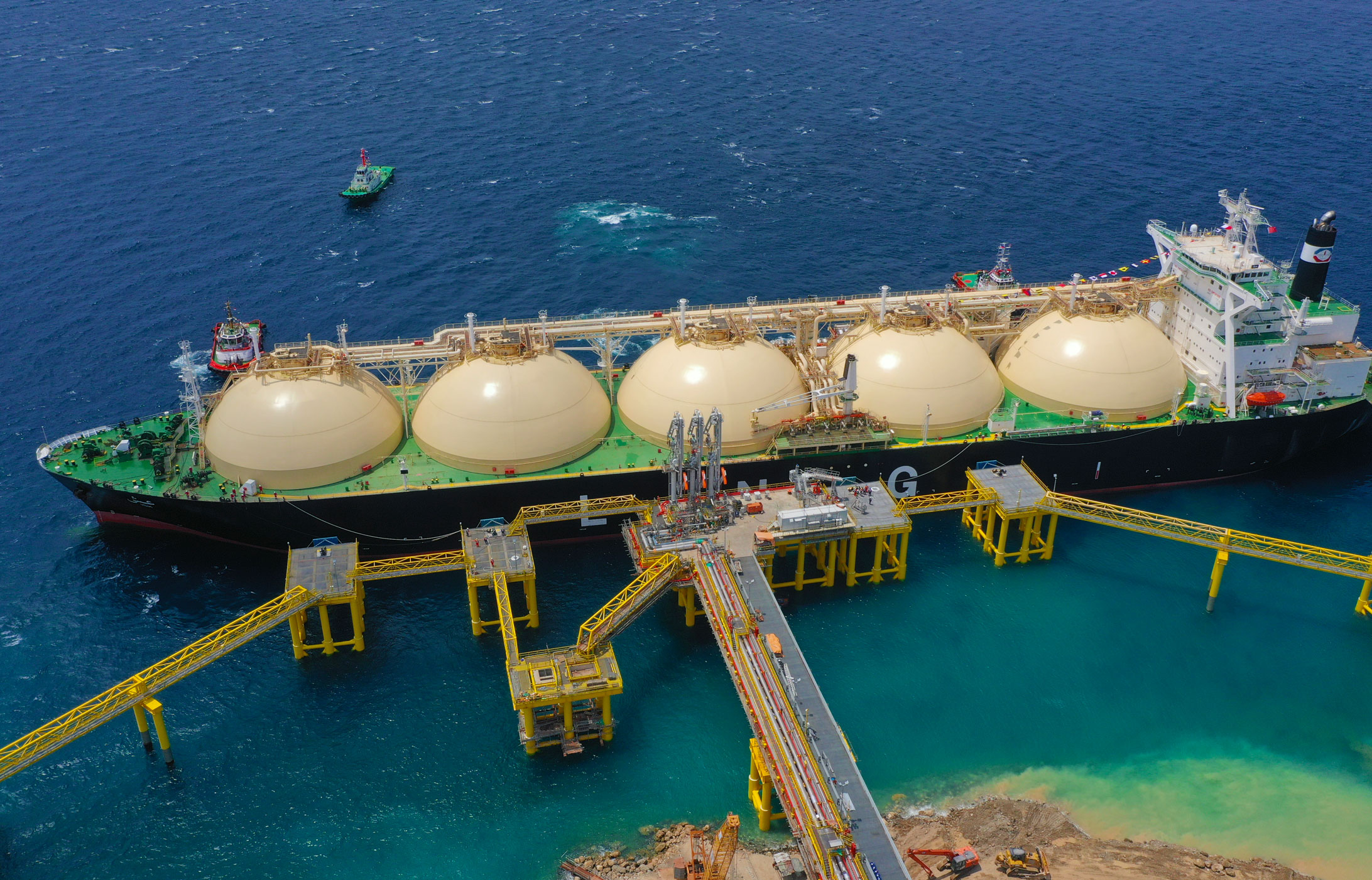 Floating LNG Terminals: Trạm Khí Hóa Lỏng Nổi Trong Chuỗi Cung Ứng Năng Lượng